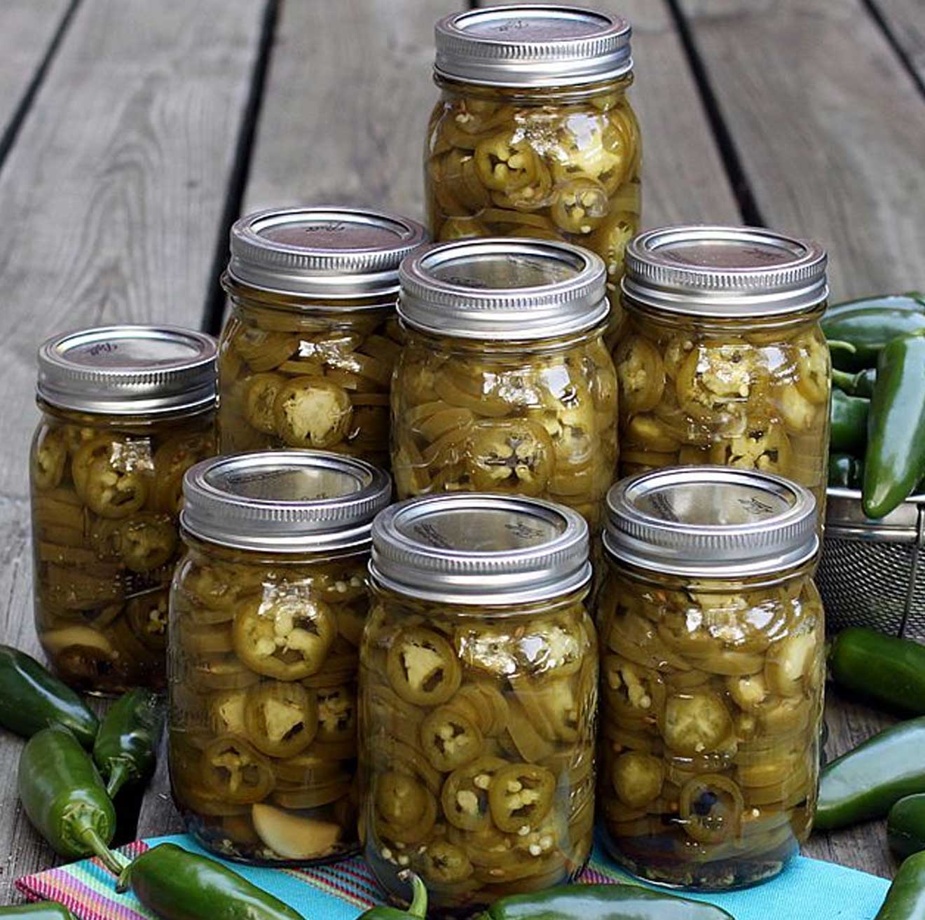 Pickled sliced jalapeÑos pepper